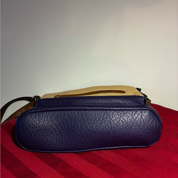 Two-Tone Leather Shoulder Bag with adjustable strap - Picture 5 of 8